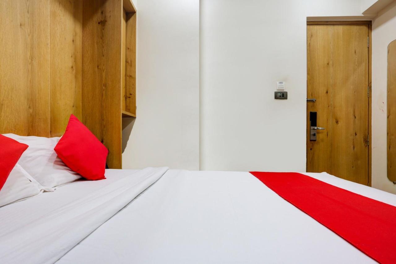 Oyo 81549 Hotel Elegance Nx מומביי מראה חיצוני תמונה