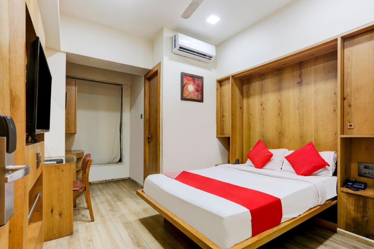 Oyo 81549 Hotel Elegance Nx מומביי מראה חיצוני תמונה