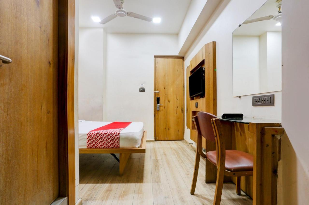 Oyo 81549 Hotel Elegance Nx מומביי מראה חיצוני תמונה