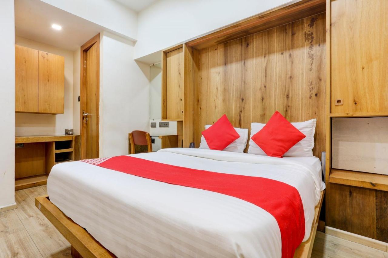 Oyo 81549 Hotel Elegance Nx מומביי מראה חיצוני תמונה